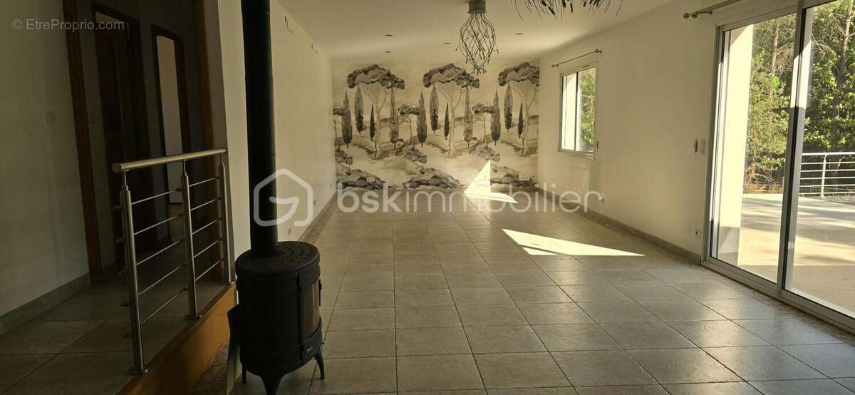 BELLE MAISON de plain-pied avec piscine sur terrain de 2962 m2 - photo 9