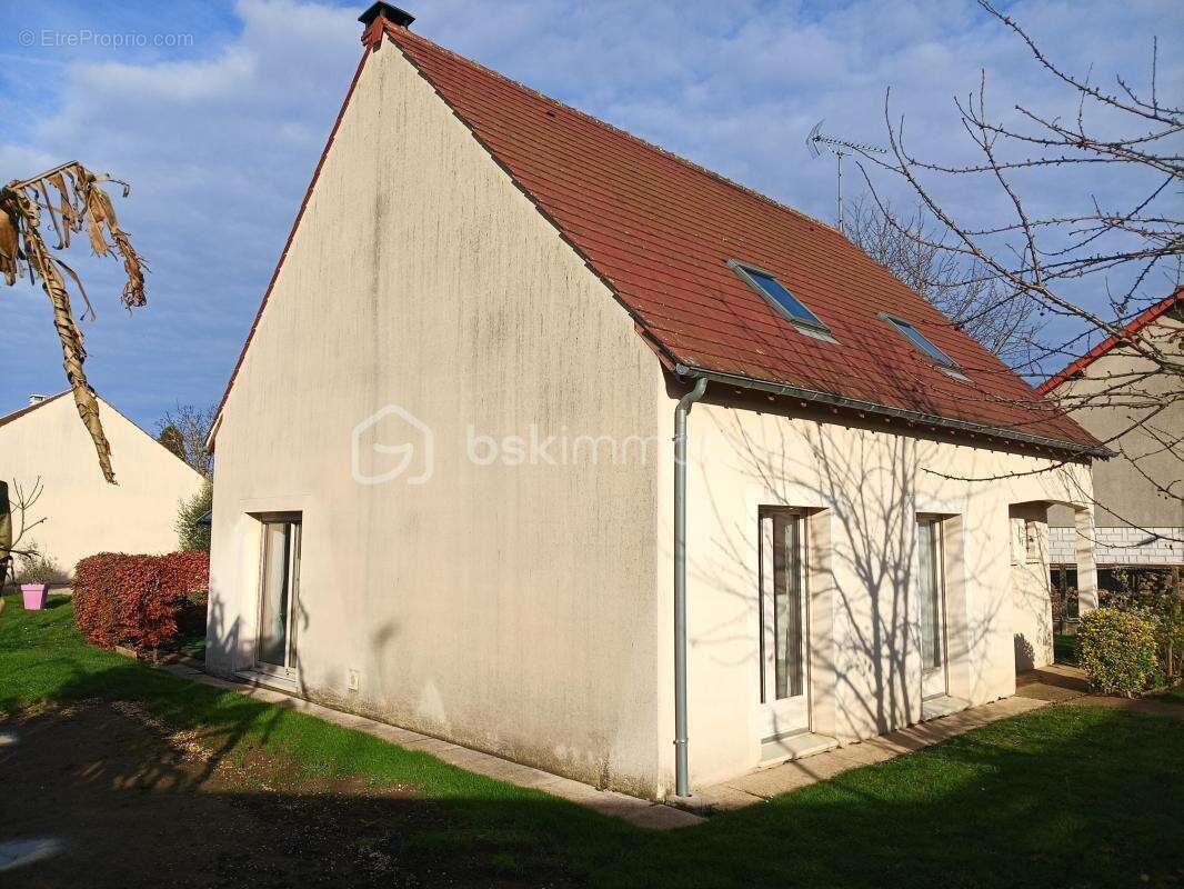 Maison à VARENNES-SUR-SEINE