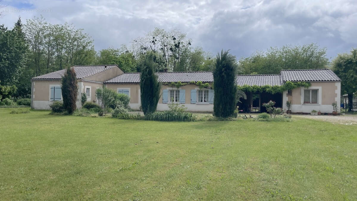 Maison à LANDIRAS