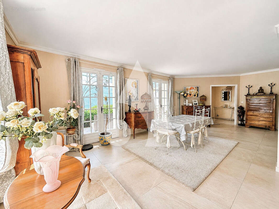 Villa d'exception avec vue panoramique sur le Lac du Bourget - 294 m² - Piscine - photo 6