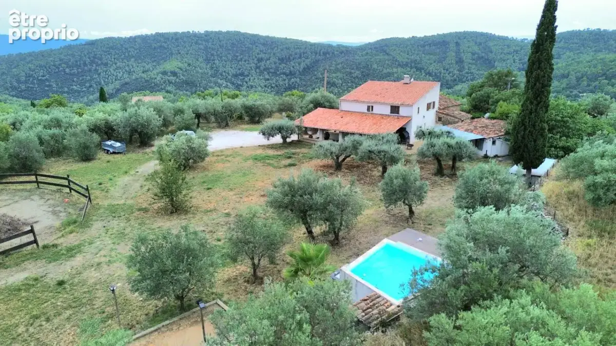 Maison de caractère avec ancienne chapelle, dépendance et terrain de plus de 5 000 m² - photo 2