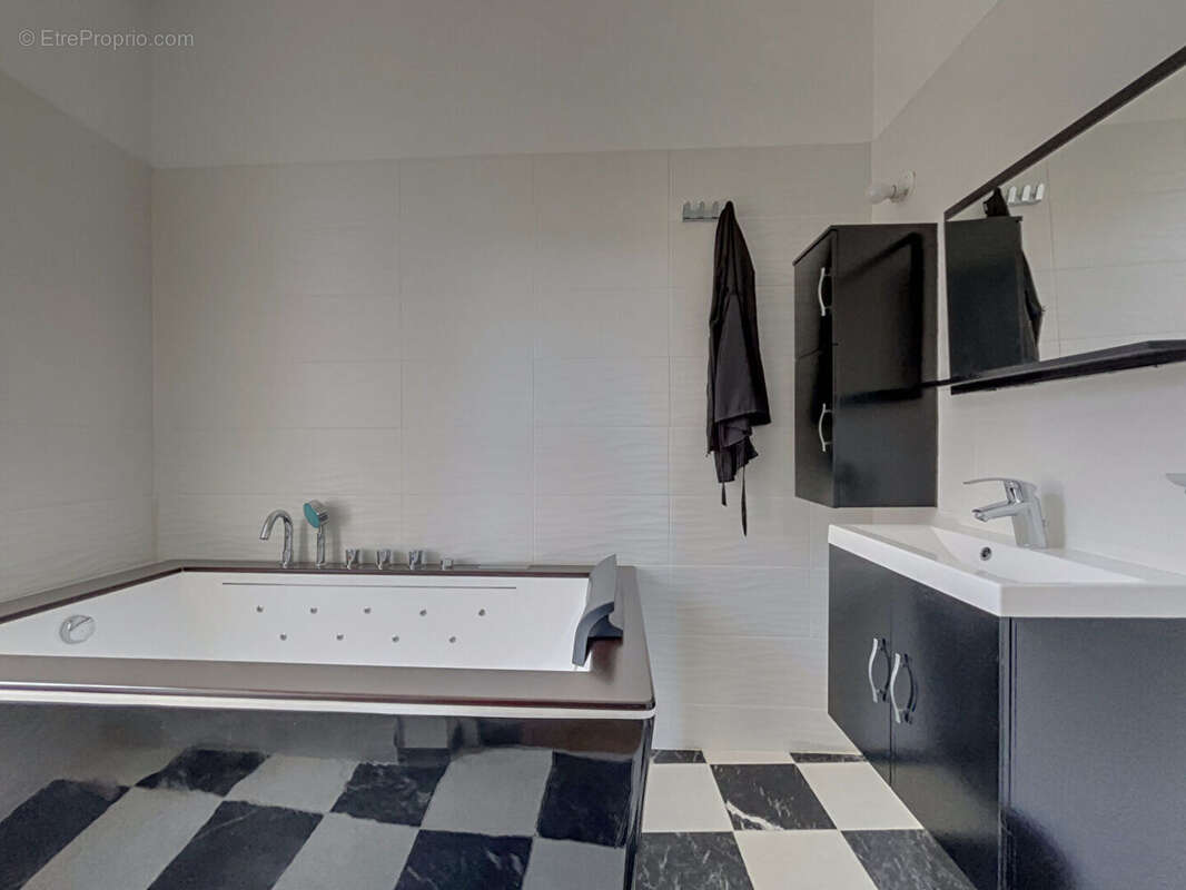 Appartement à CAZERES