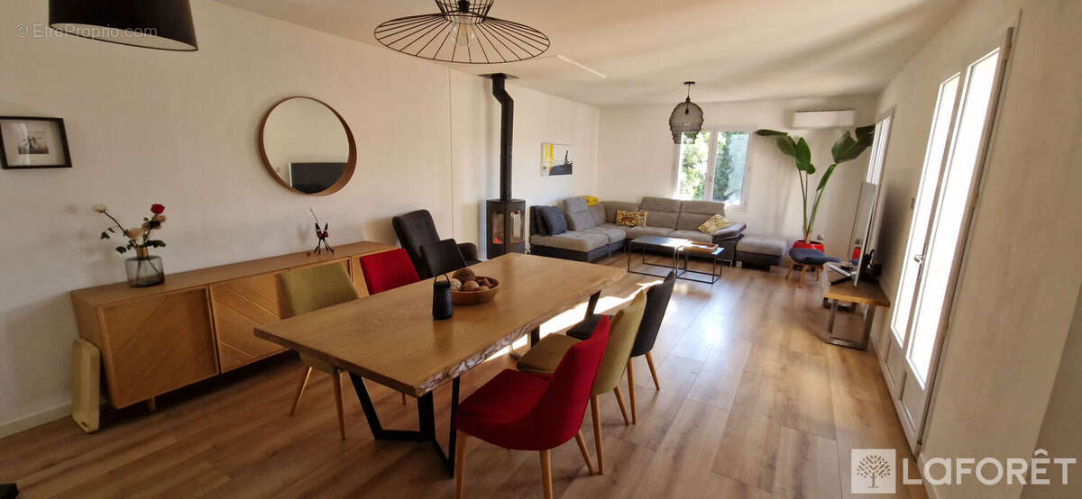 Maison à SAINT-MITRE-LES-REMPARTS