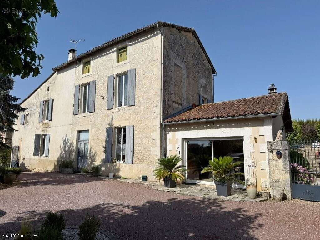 Maison à VERTEUIL-SUR-CHARENTE