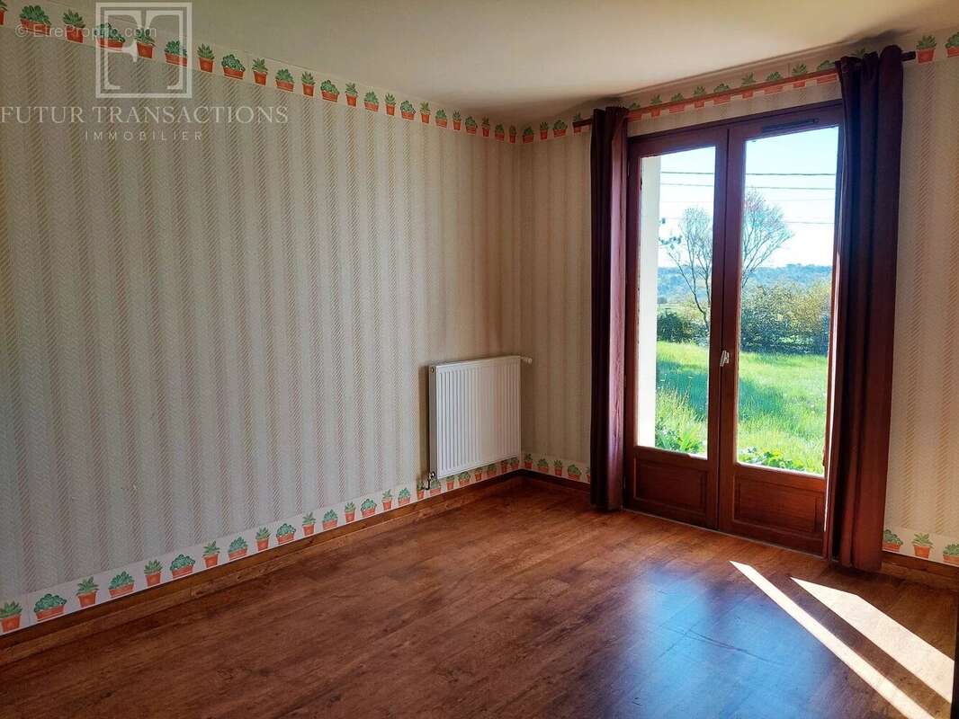 Maison à CHAMPAGNAC-DE-BELAIR