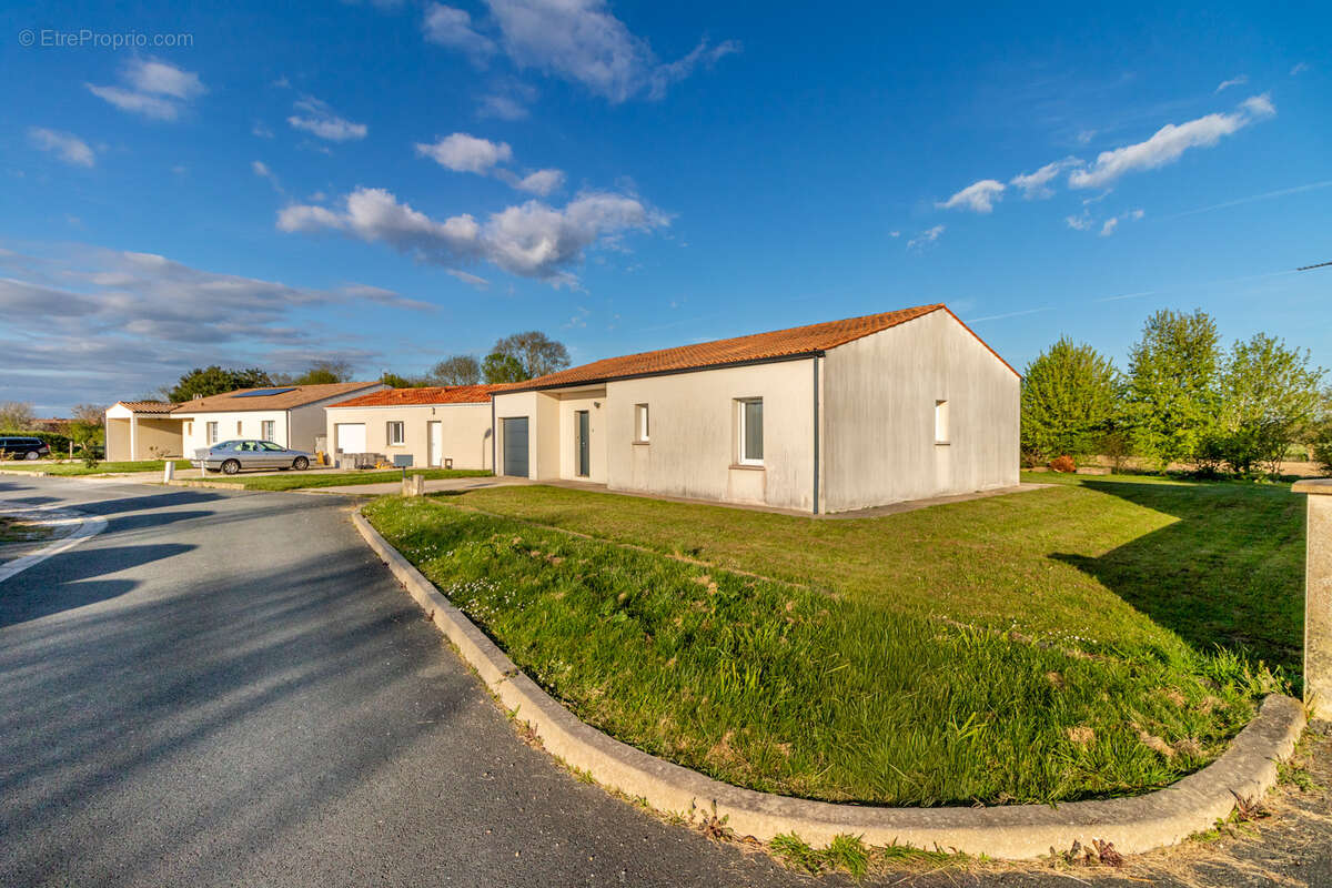 Maison à SAINT-SAVINIEN