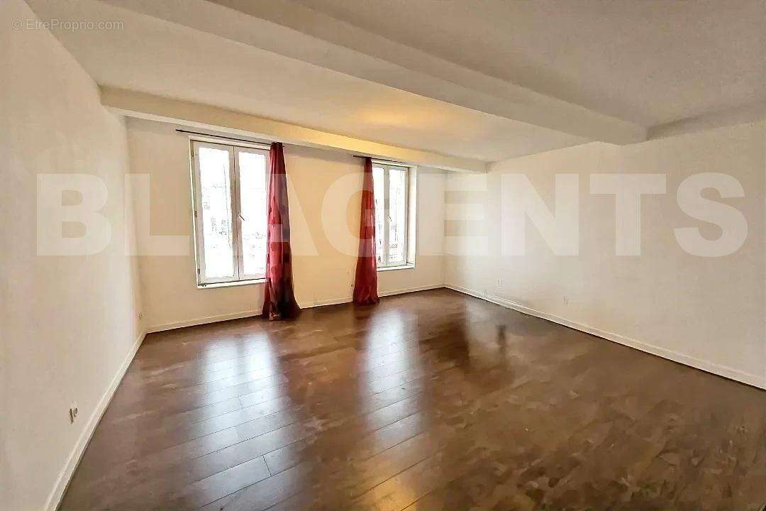 hoqi-84a50d21b82a46dbbcf5244cad9e960a - Appartement à VOUZIERS