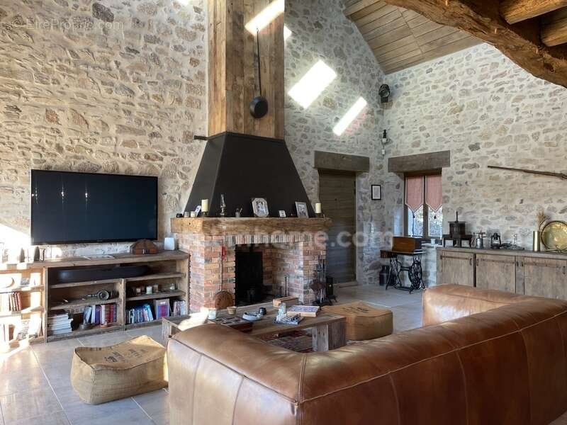 Maison à MAILHAC-SUR-BENAIZE