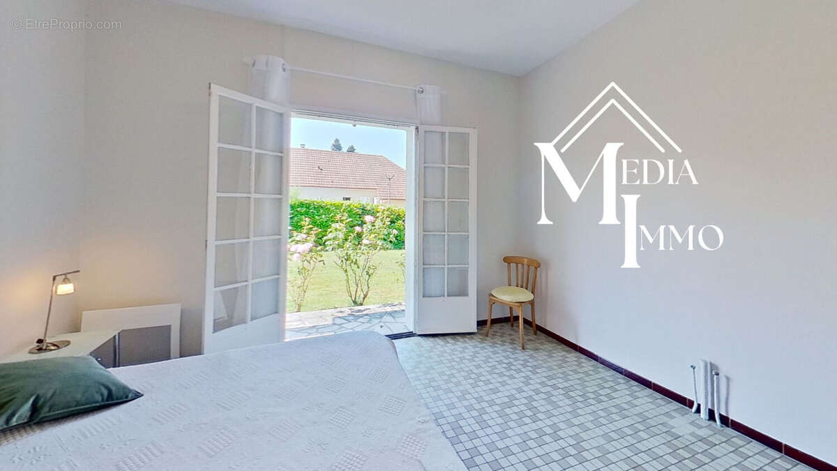 Maison Poey De Lescar 5 pièce(s) 100 m2 avec beau jardin et garage. - photo 10