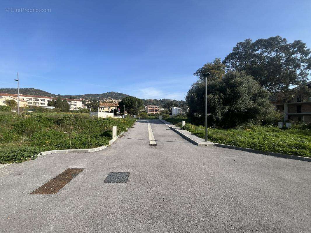 Terrain à BORMES-LES-MIMOSAS