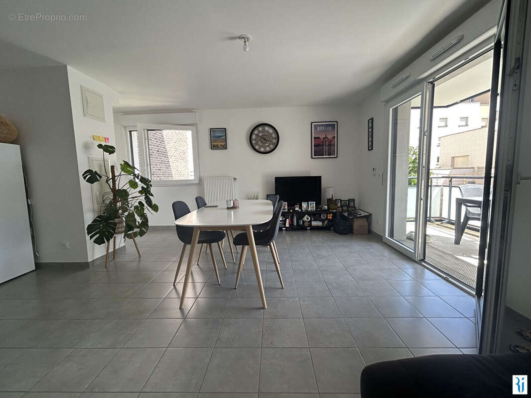 A vendre secteur Docks appartement F3 avec balcon et parking. - photo 2