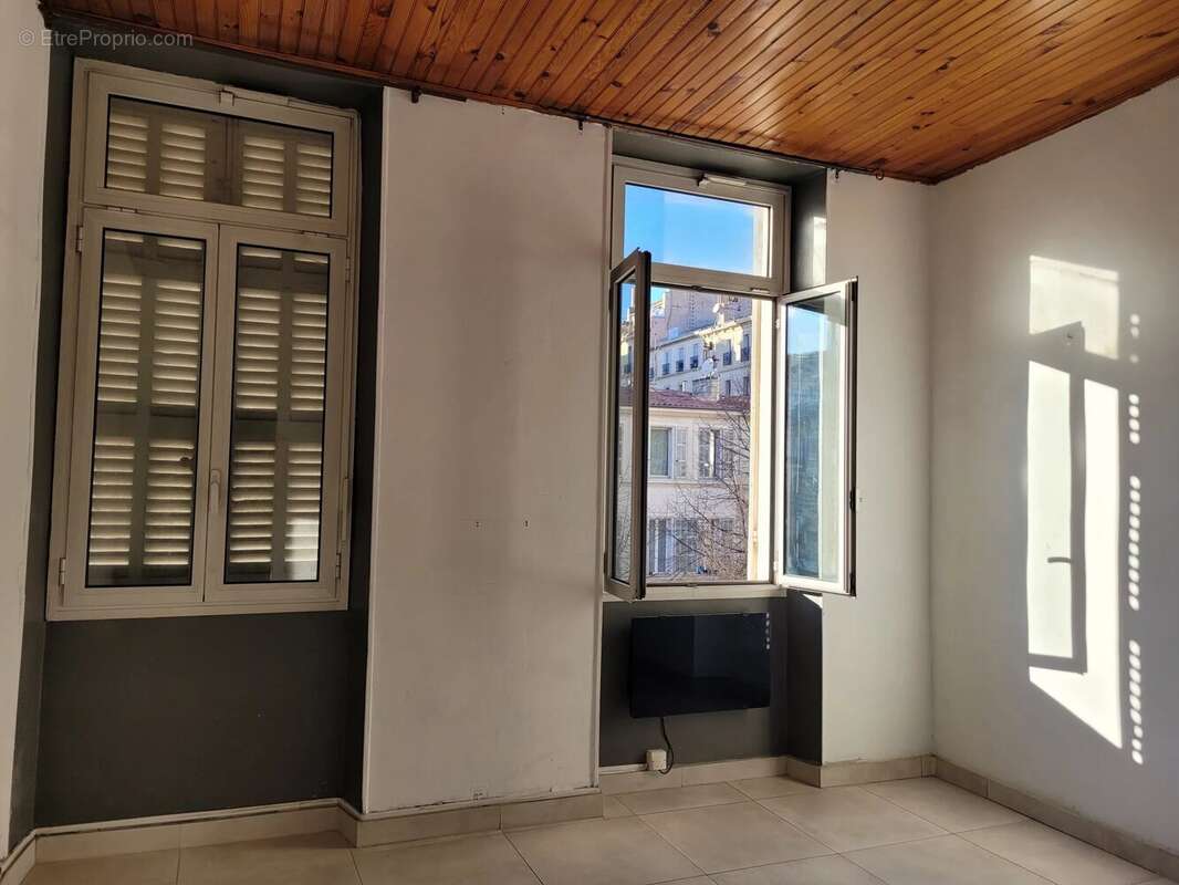 Appartement à MARSEILLE-5E