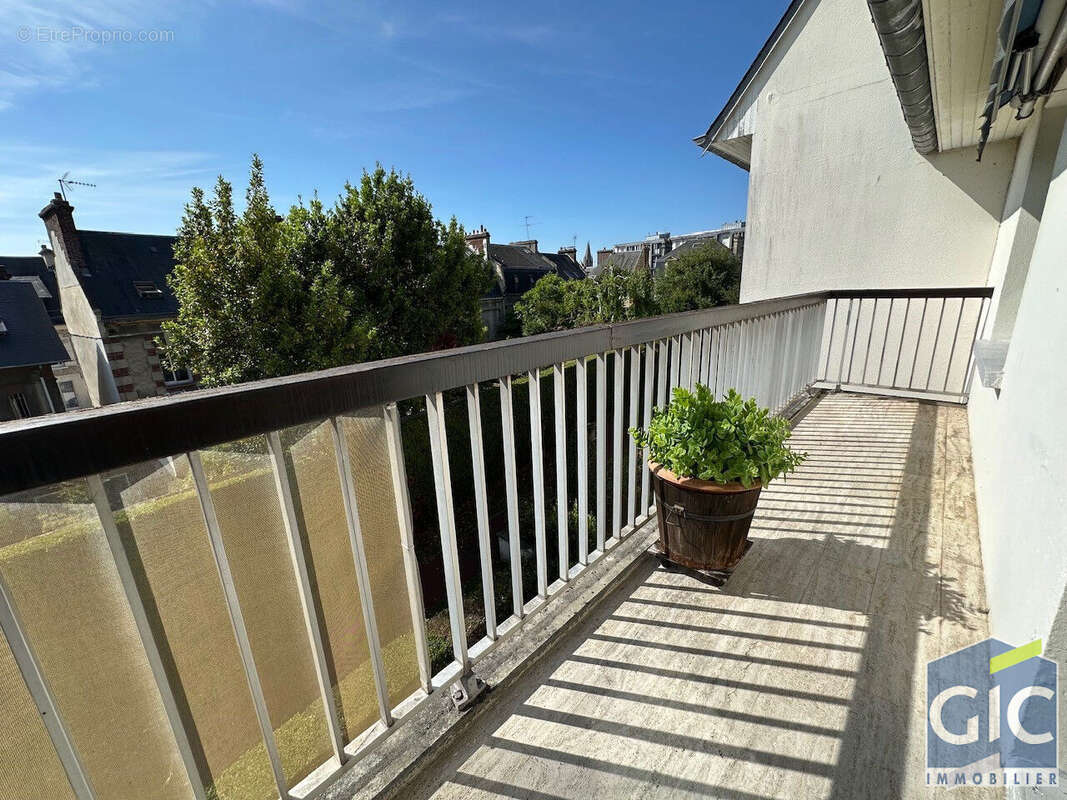 A vendre en exclusivite beau 4pp avec grand balcon secteur canada - photo 5
