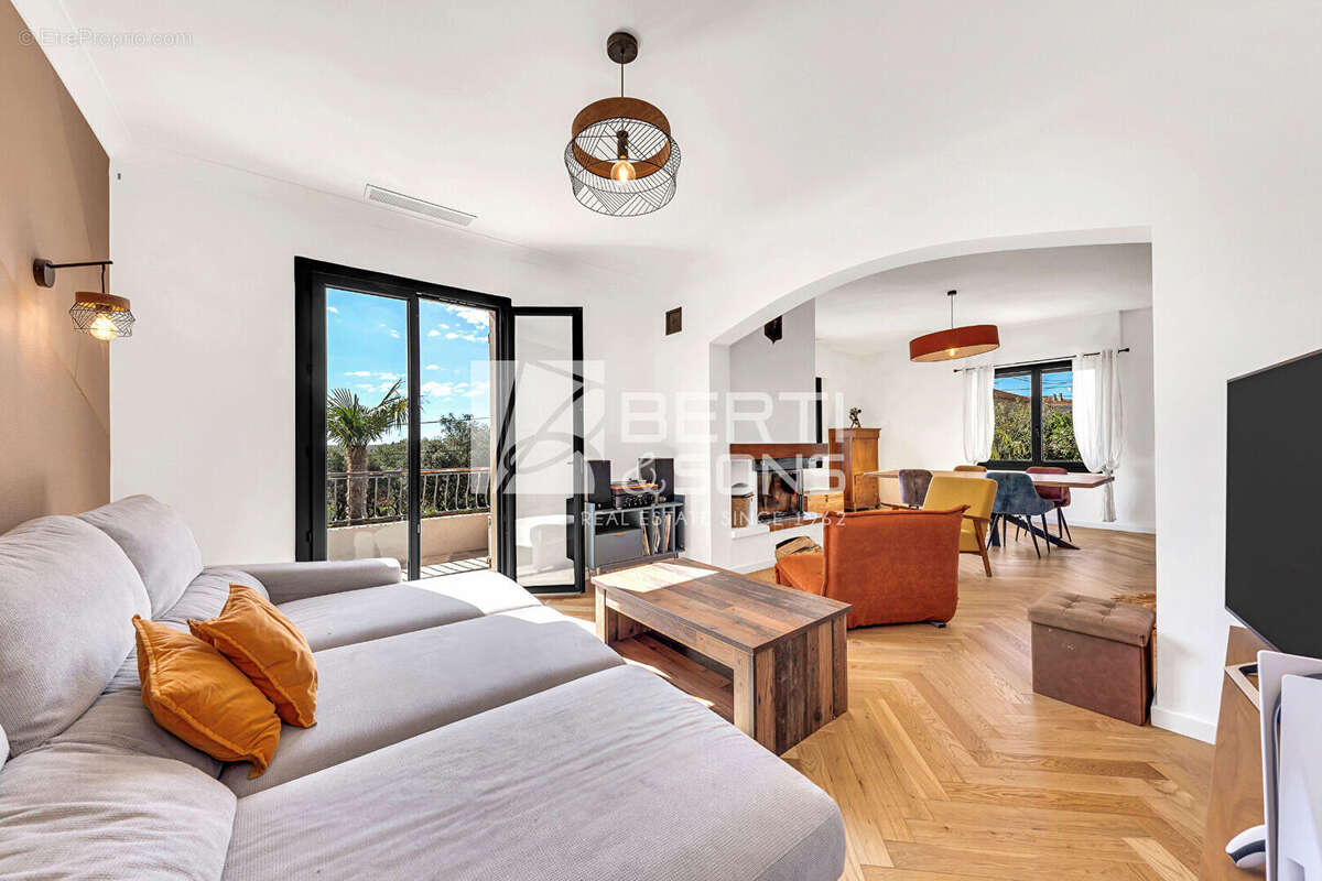 Maison à FREJUS