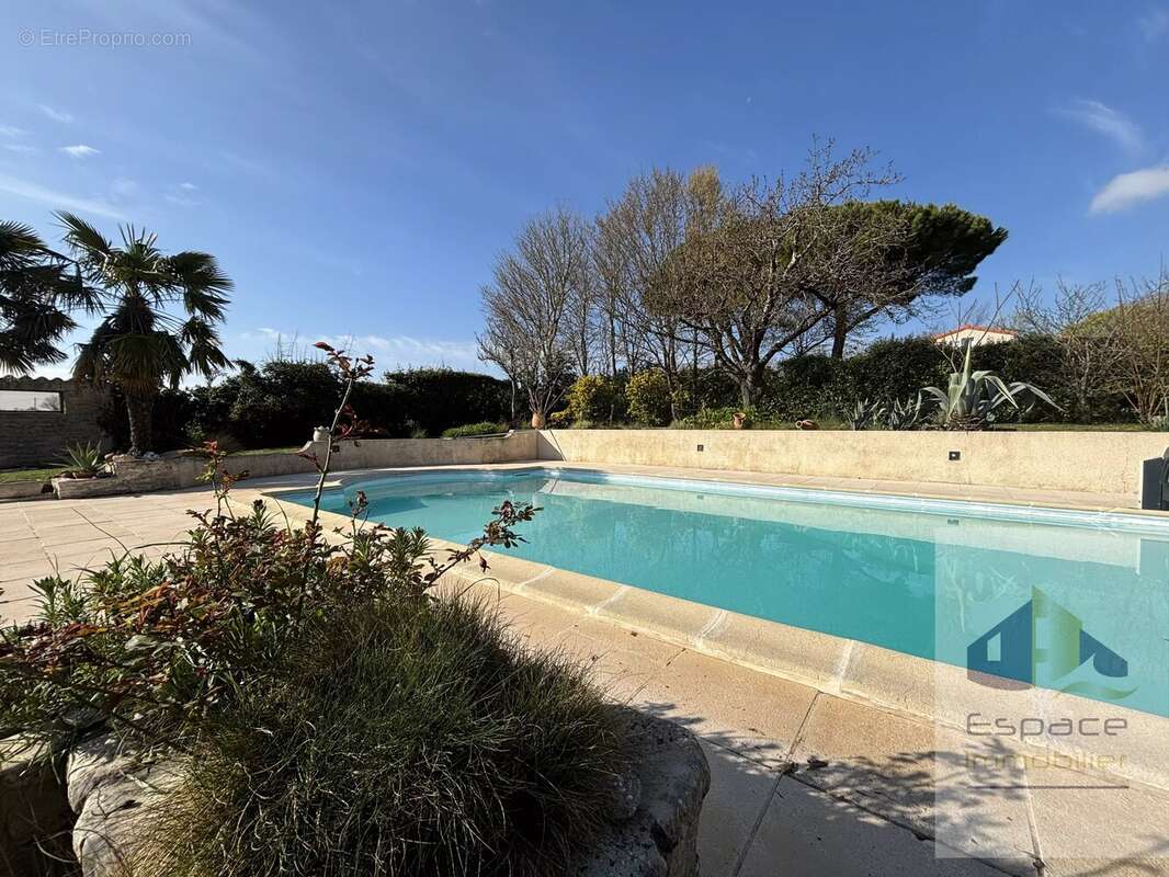 Propriété au calme à Nieul Sur Mer avec possibilité de division - photo 10
