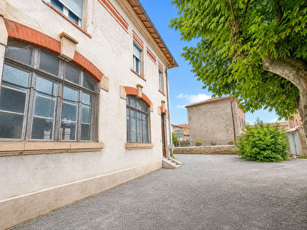 Un lieu unique à réinventer   Ancienne école de village - photo 2