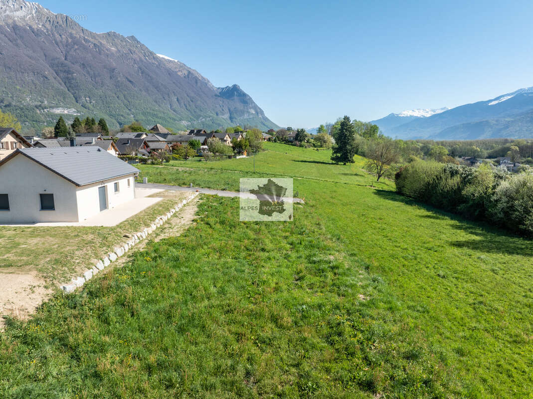 Terrain à CHAMOUSSET