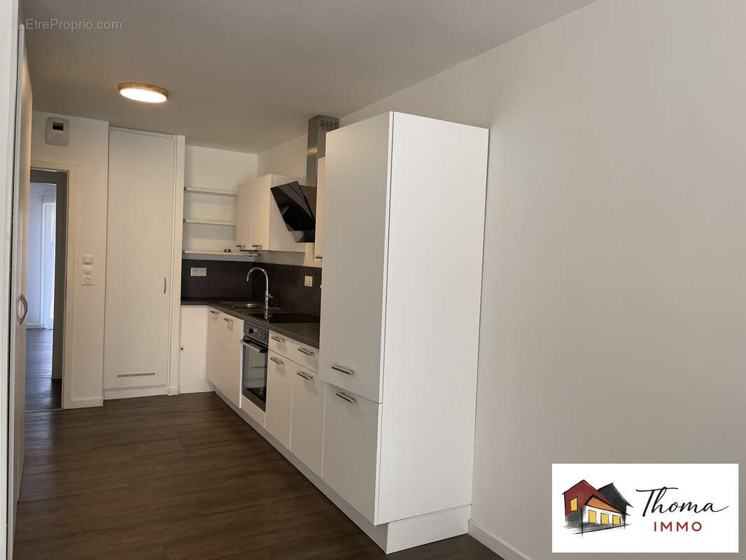 Cuisine équipée avec accès chambres
