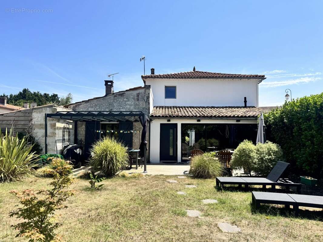 Maison à CHENAC-SAINT-SEURIN-D'UZET