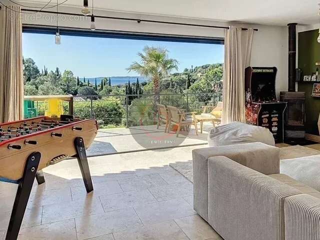 Maison à LES ISSAMBRES