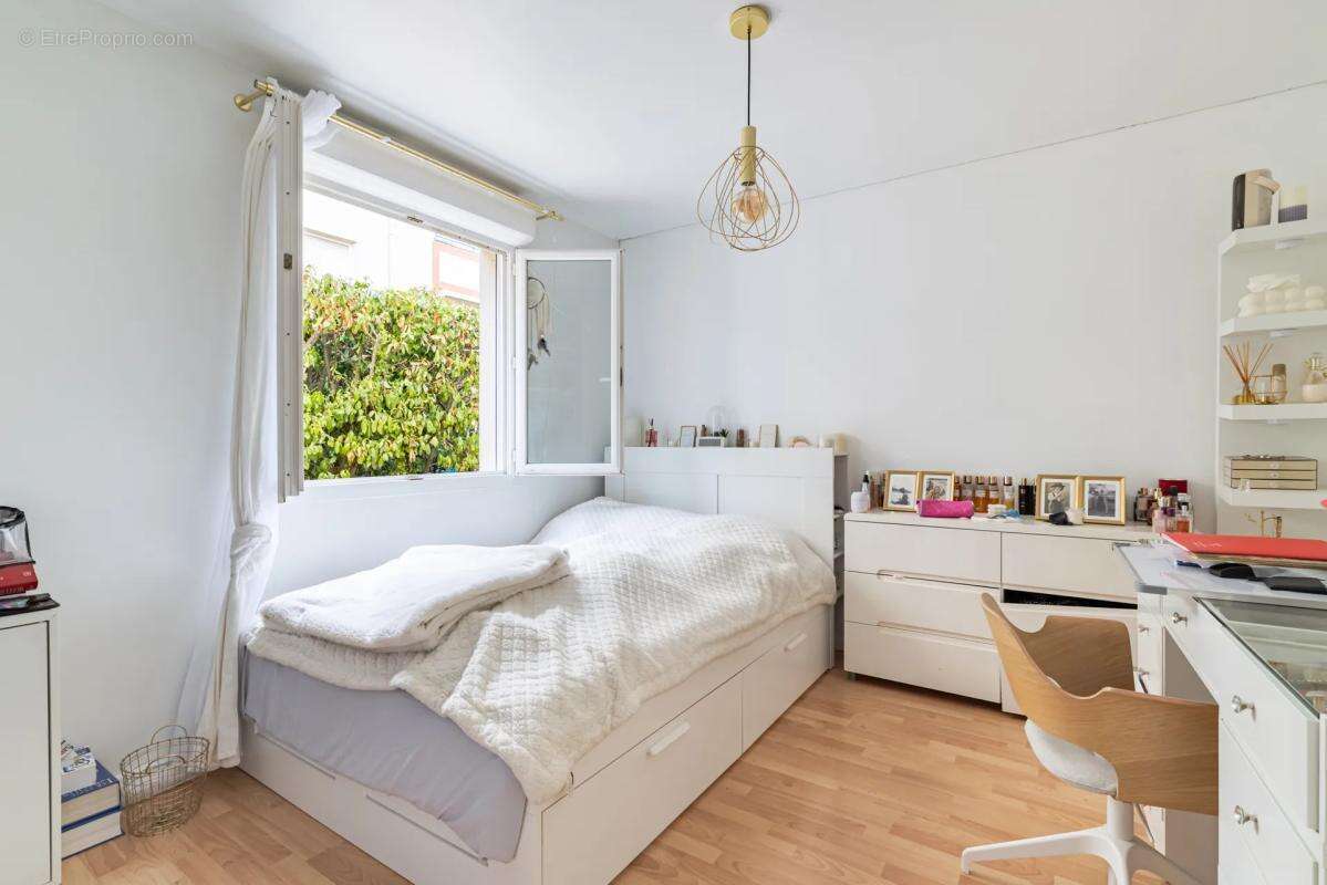 Bel appartement 4 pièces avec jardin, cave et parking - photo 8