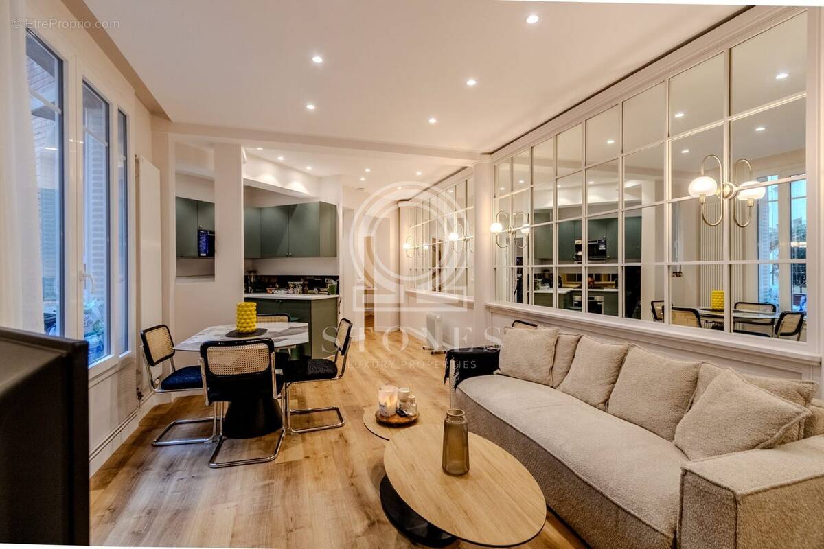 Appartement à PARIS-16E