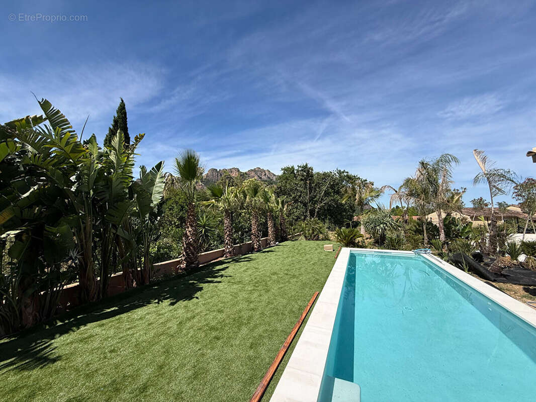 Maison à ROQUEBRUNE-SUR-ARGENS