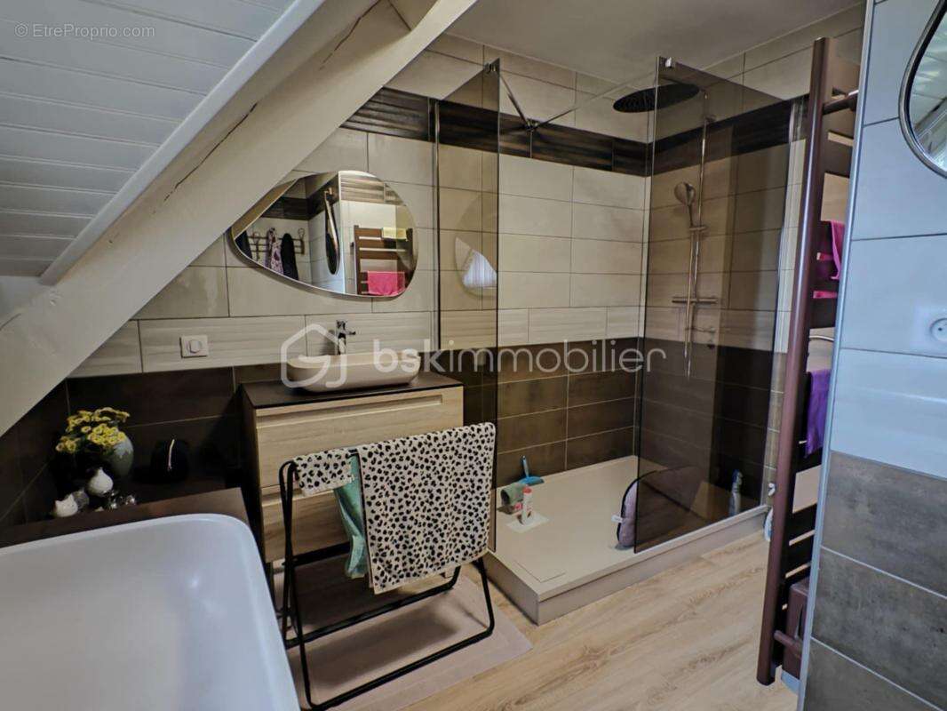 Maison à FEUQUIERES-EN-VIMEU