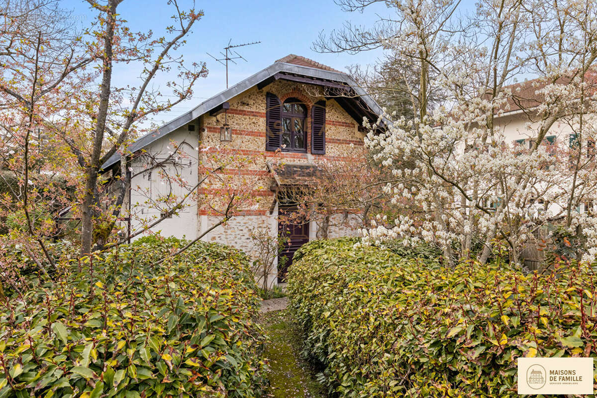 Maison à LA CELLE-SAINT-CLOUD