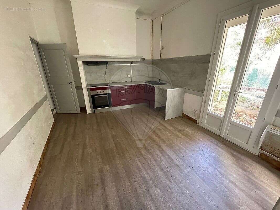 Autre à VERGEZE