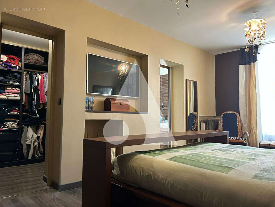 Maison T14 (342 m²) 10 chambres à vendre à LA FERTE SOUS JOUARRE - photo 13