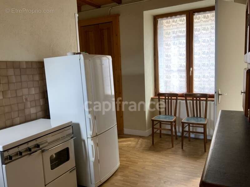 A CERVIERES (42). Maison de village de 65 M2 avec son garage attenant - photo 6