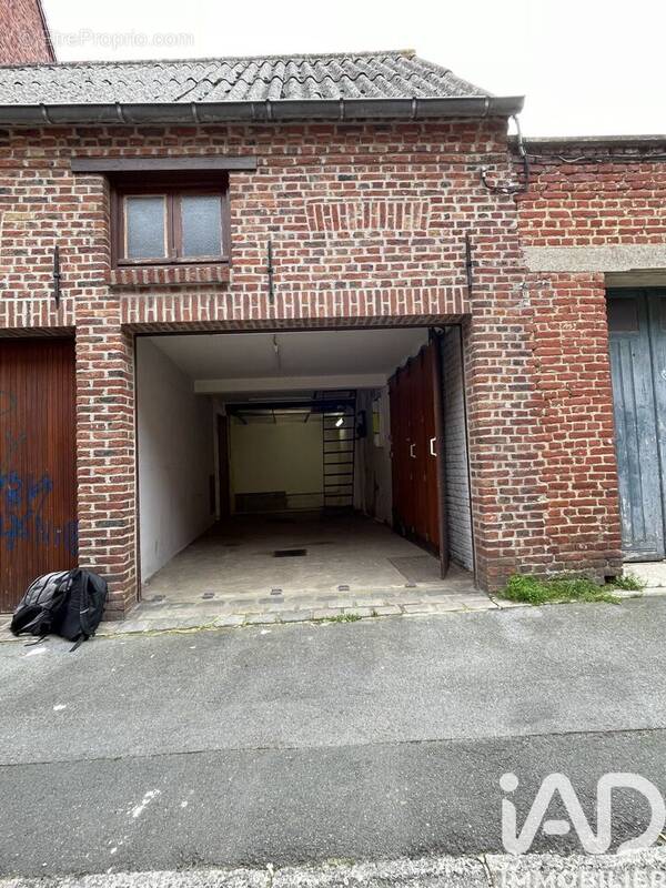 Photo 1 - Parking à HAZEBROUCK