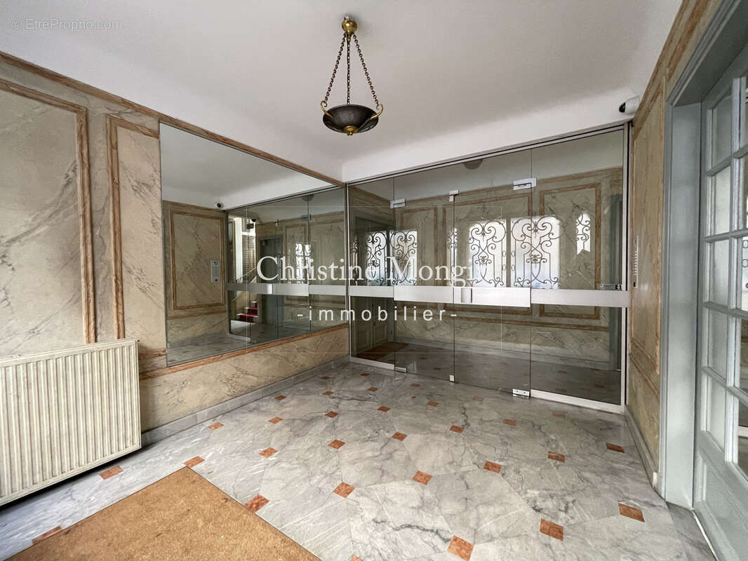 Appartement à NEUILLY-SUR-SEINE