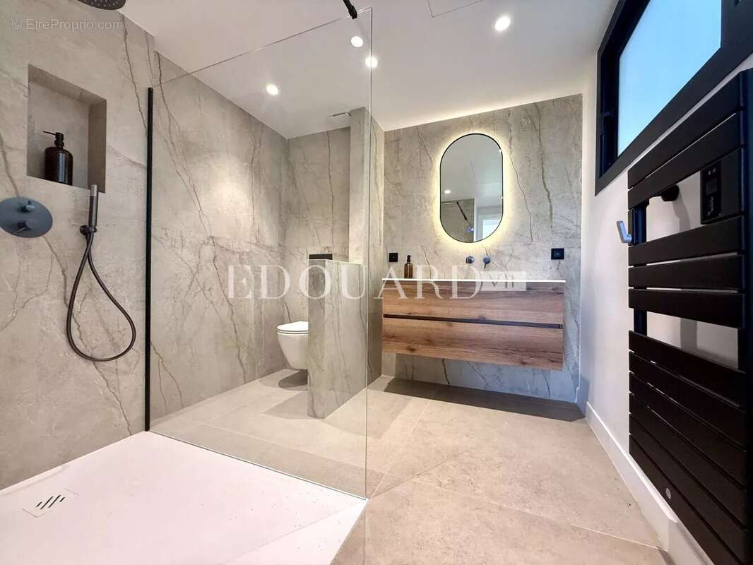 Somptueuse villa complètement rénovée avec piscine chauffée et splendide vue mer panoramique - photo 25