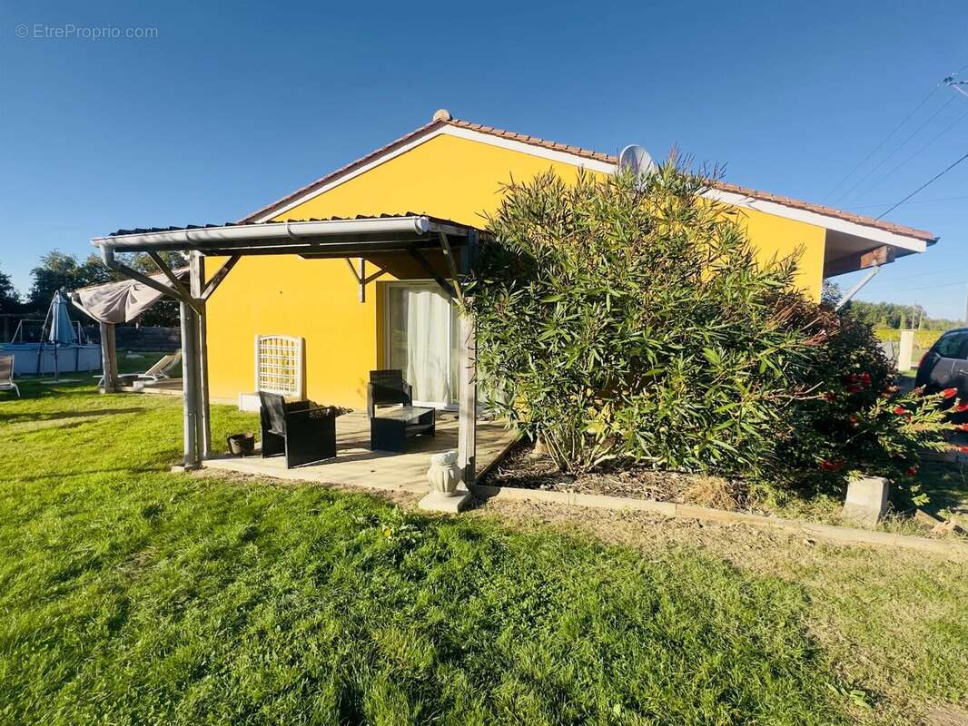 Maison à CONNE-DE-LABARDE