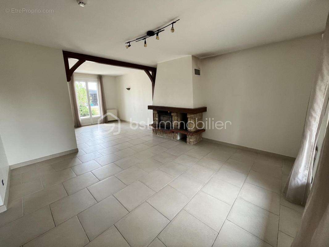 Propriété familiale de 156m² avec piscine, dépendances et vue dégagée sur la forêt des Bertranges - photo 5