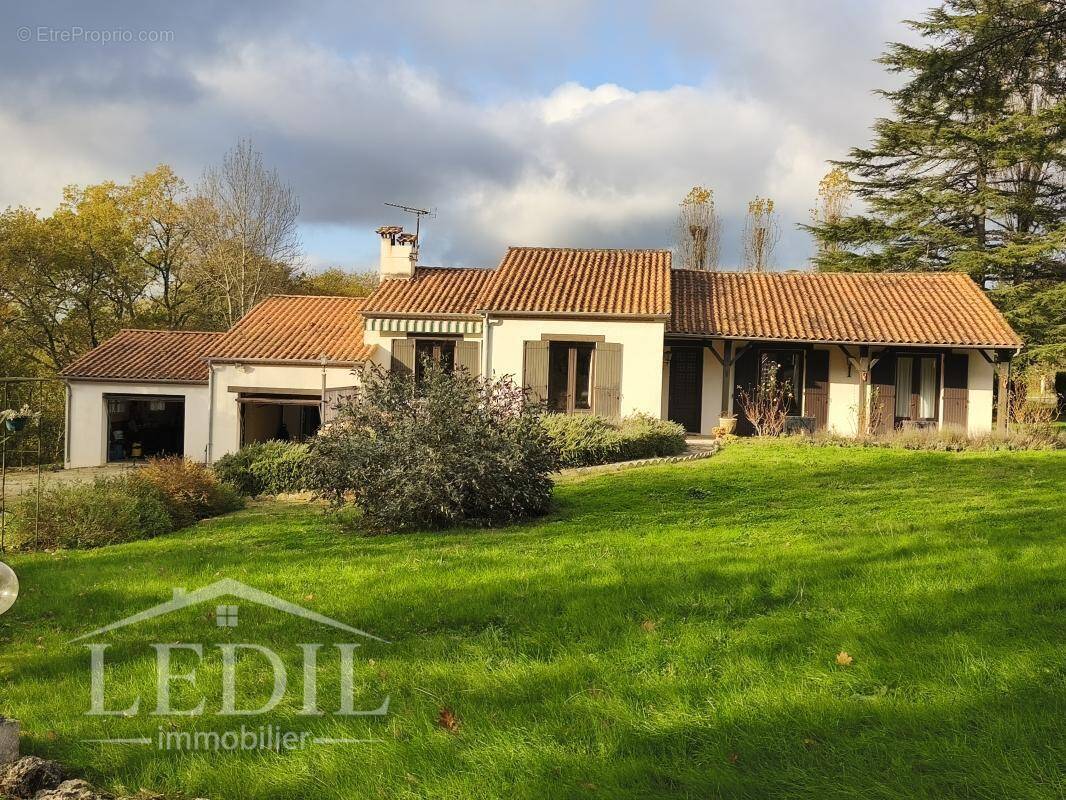 Maison à SAINTE-COLOMBE-DE-VILLENEUVE