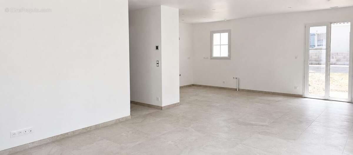 Maison 85 m² à Varzay  - photo 2