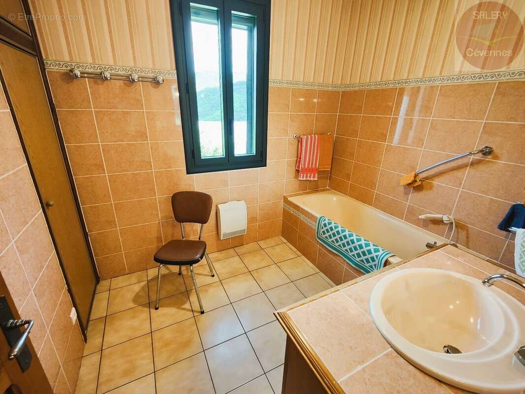 Appartement à SAINT-GERMAIN-DE-CALBERTE