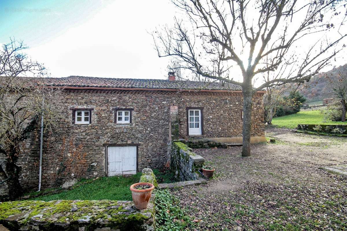 Maison à VILLENEUVE-D&#039;ALLIER