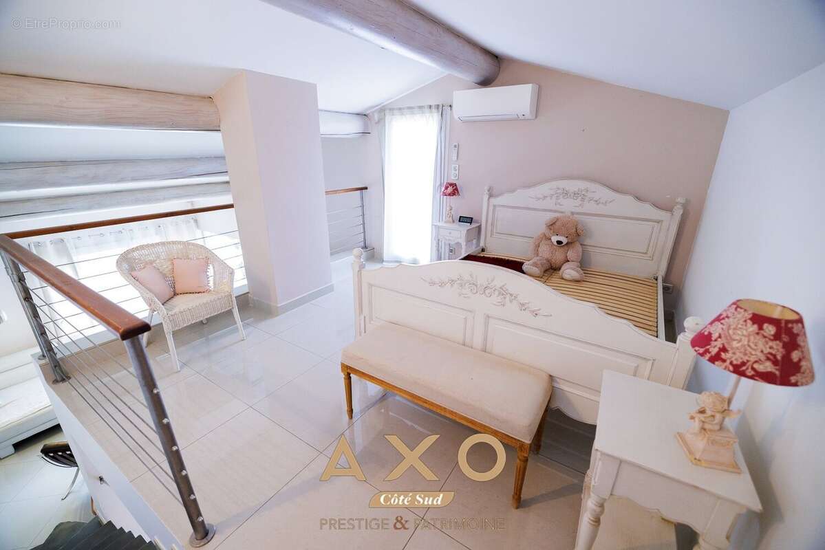 Maison à SIMIANE-COLLONGUE