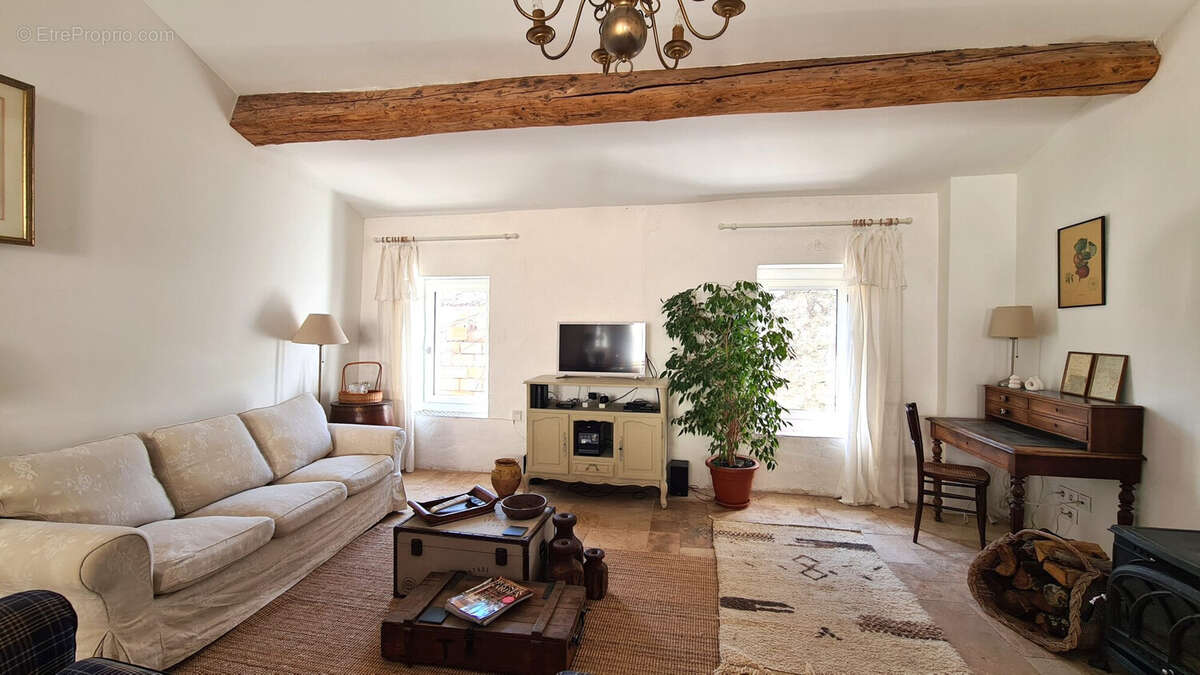 living room - Maison à POUZOLLES
