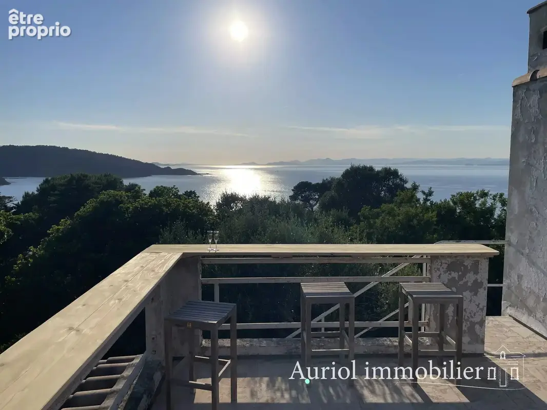 ILE DU LEVANT Maison avec vue mer, piscine et terrain plat - photo 2
