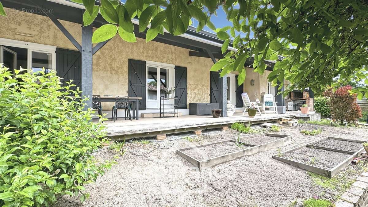 CASTETS 40  – Maison rénovée de 123 m² avec T1 indépendant, sous-sol aménageable de 100 m² et jardin paysagé - photo 3
