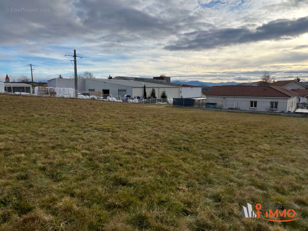 Terrain à LES VILLETTES