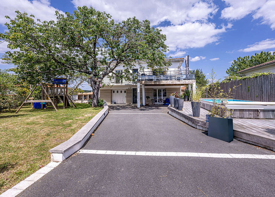 Maison à VAUX-SUR-MER