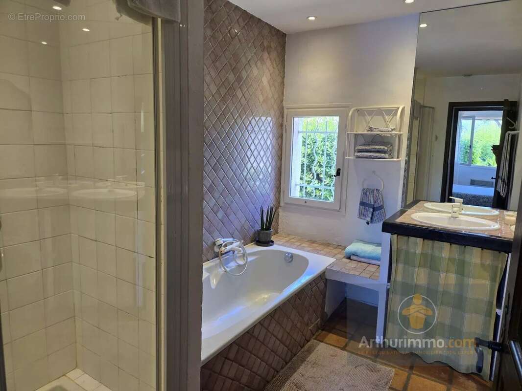 Maison à BORMES-LES-MIMOSAS