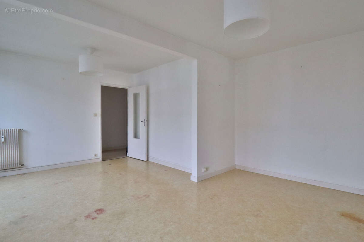 Troyes - appartement t4 avec balcon, cave et parking - photo 3