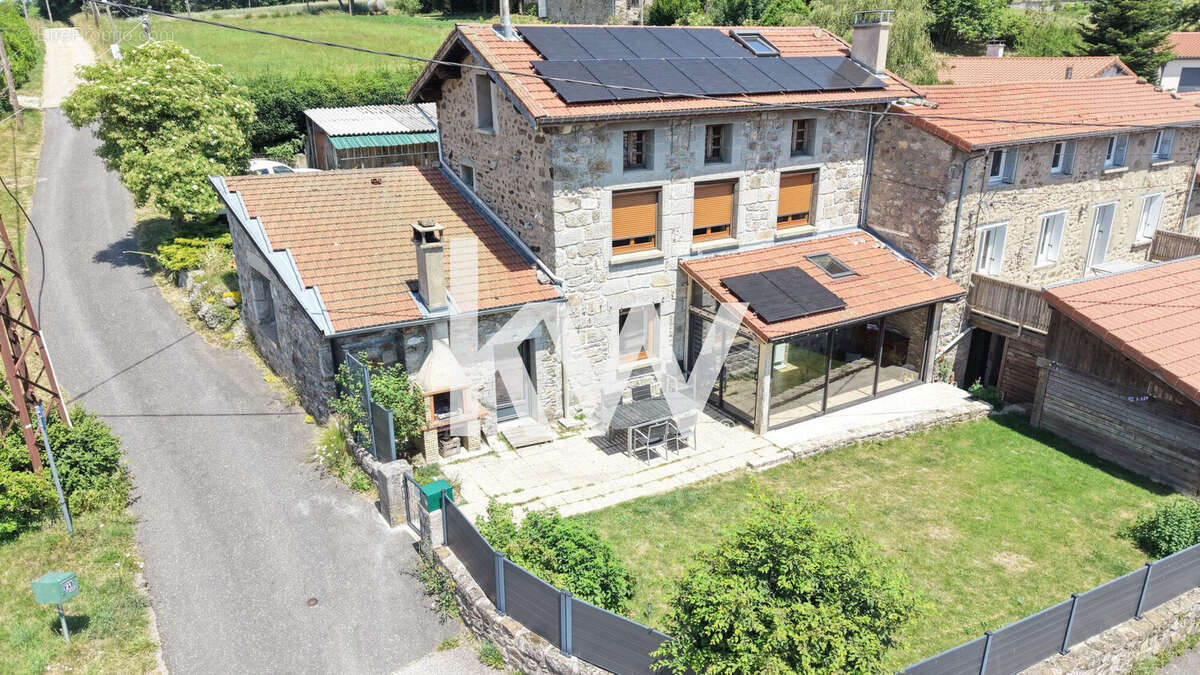 Maison 145 m² à Saint-Genest-Malifaux  - photo 2